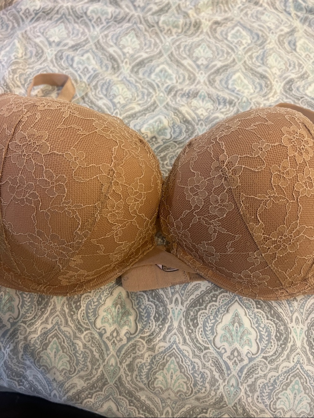Victoria’s Secret nude push up Lace Underwire Bra size 38DD